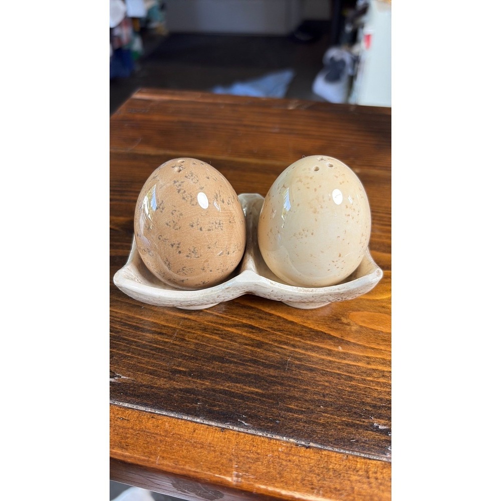 Grasslands road egg salt and pepper shakers